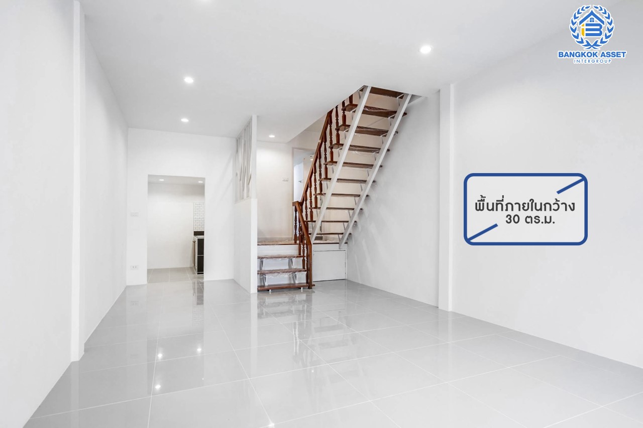 บ้านมือสองตกแต่งใหม่ ม.ทรายทองนิเวศน์ ติวานนท์45 ทาวน์เฮ้าส์พร้อมอยู่ ราคาสุดคุ้ม! เนื้อที่ 16 ตร.ว. ฟังก์ชัน 2 ห้องนอน 1 ห้องน้ำ 1 ที่จอดรถ บนทำเลเชื่อมต่อเมือง ใกล้ห้าแยกปากเกร็ด, เซ็นทรัลแจ้งวัฒนะ, เซ็นทรัลรัตนาธิเบศร์, และรถไฟฟ้าสายสีชมพู "สถานีสามัคคี"